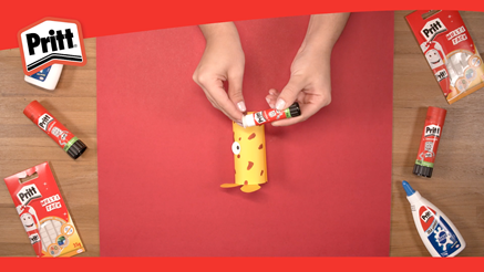 Crie uma girafa com rolos de papel higiênico