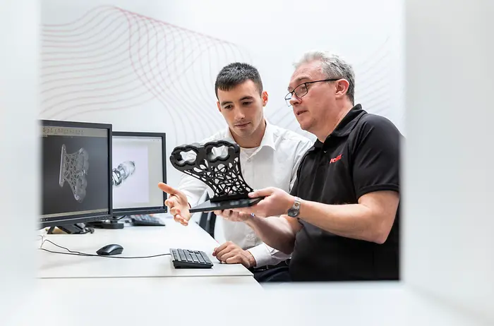 Os engenheiros da Henkel estão trabalhando com clientes nos setores automotivo e industrial para otimizar as peças impressas em 3D.