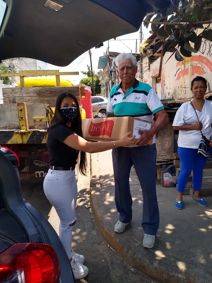 A instituição Dr. Sonrisas, no México, recebeu apoio da Henkel para a distribuição de alimentos para pessoas em situação de vulnerabilidade social.