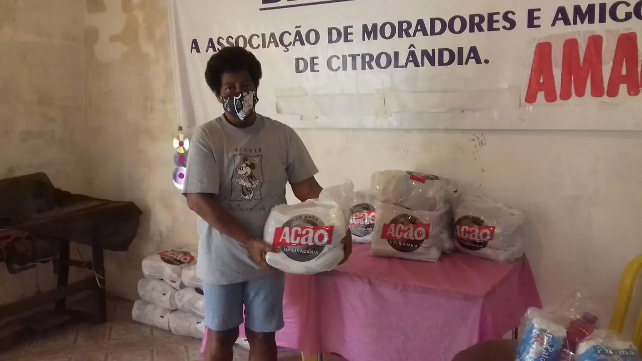 No Brasil, a iniciativa Ação Cidadania ajudou pessoas carentes com a doação de alimentos.