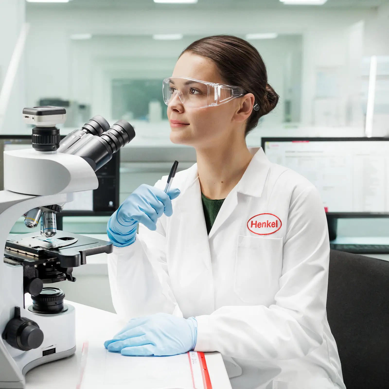 Mulher no laboratório