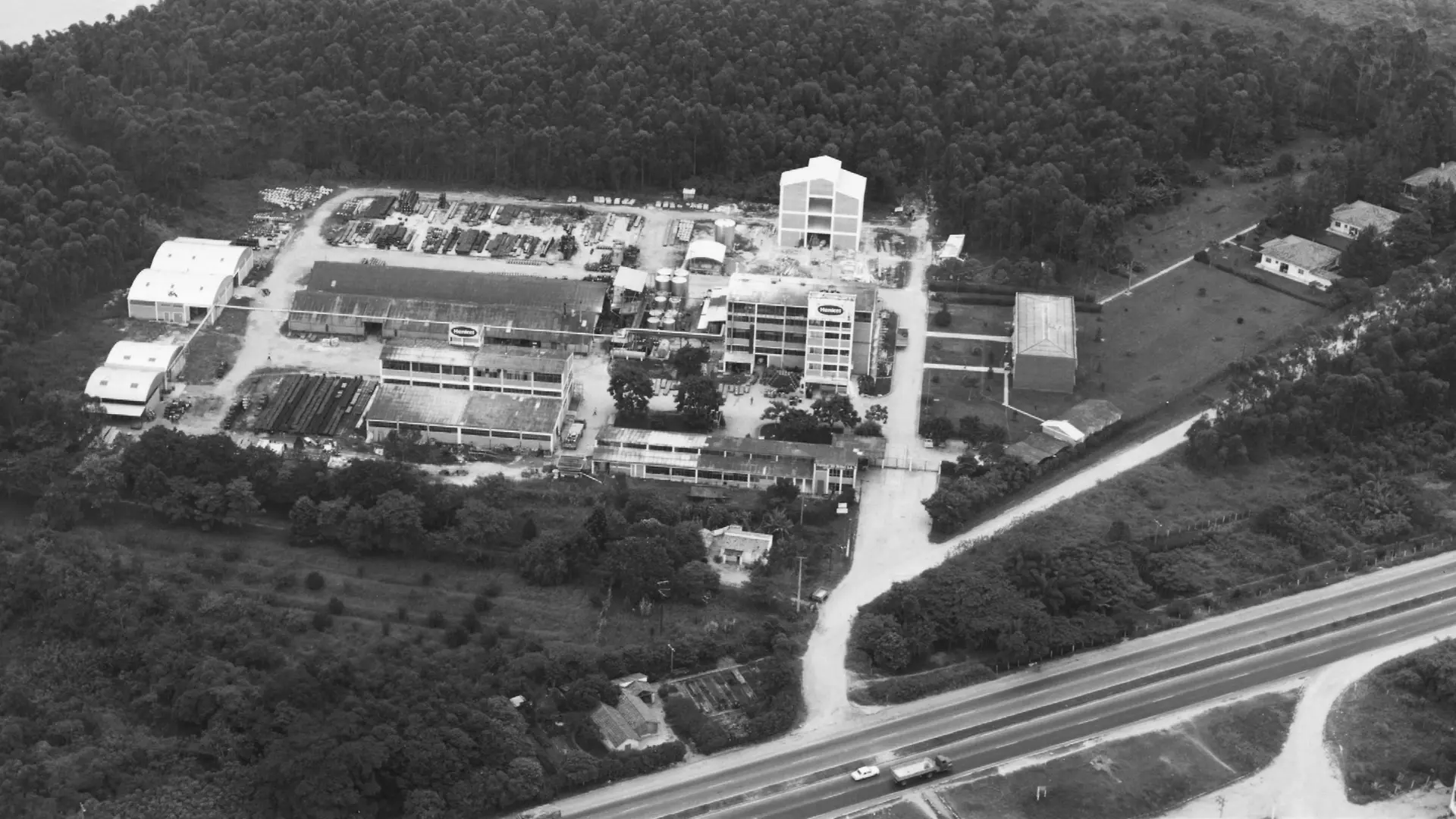 Fábrica da Henkel em Jacareí, Brasil – foto aérea histórica do site industrial da empresa.