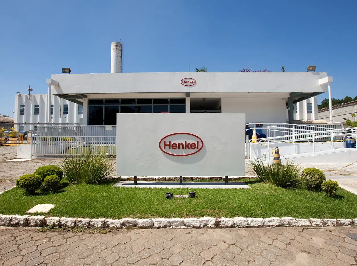 Foto da fachada da Henkel Itapevi