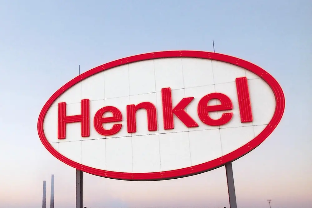 Logotipo da Henkel sobre um telhado em Duesseldorf.