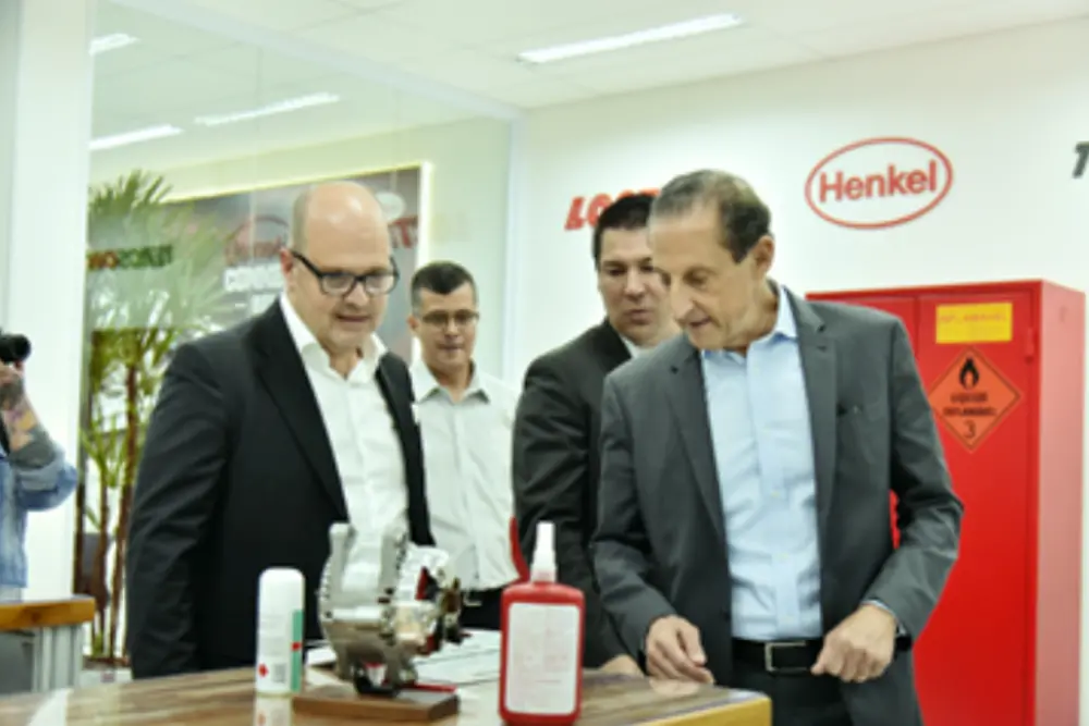 Manuel Macedo, presidente da Henkel para América Latina e Brasil, e Paulo Skaf, presidente da FIESP, CIESP, SESI-SP, SENAI-SP, e SEBRAE-SP, visitam o novo Centro de Treinamento.