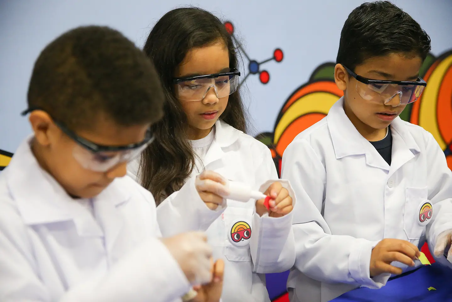 Alunos do 4º ano do ensino fundamental do município de Itapevi aplicam na prática os conceitos de ciências aprendidos em sala de aula.